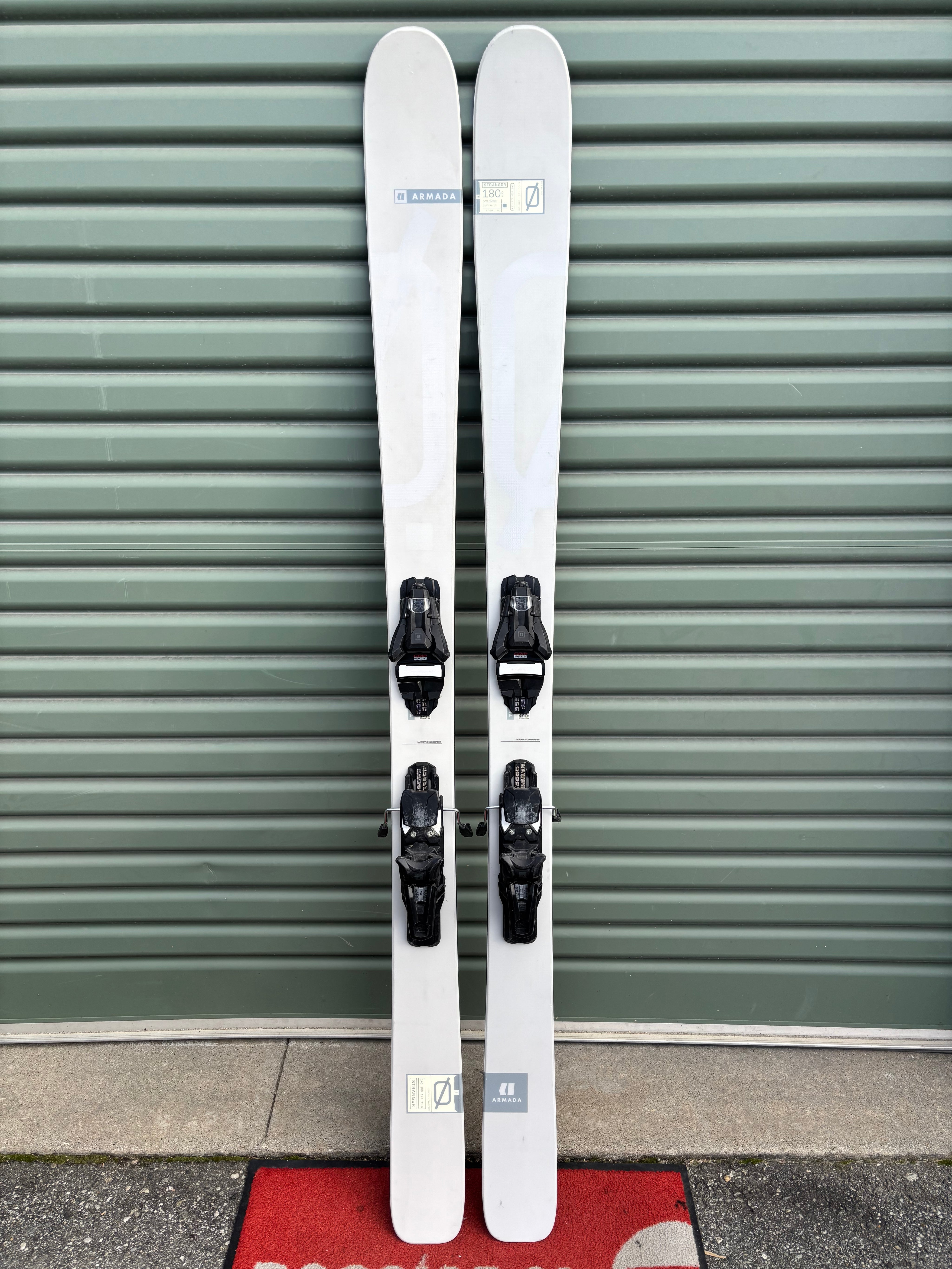 EX DEMO ARMADA STRANGER + STRIVE 13 BINDINGS - 25/26